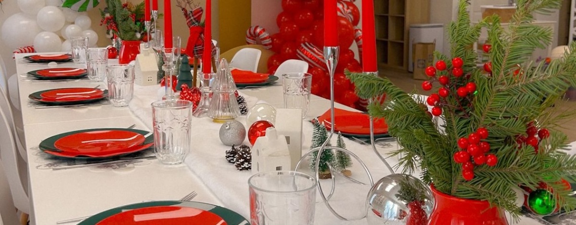 warm neutral indoor party space in Fairfax VA decorated for a kids Christmas birthday party